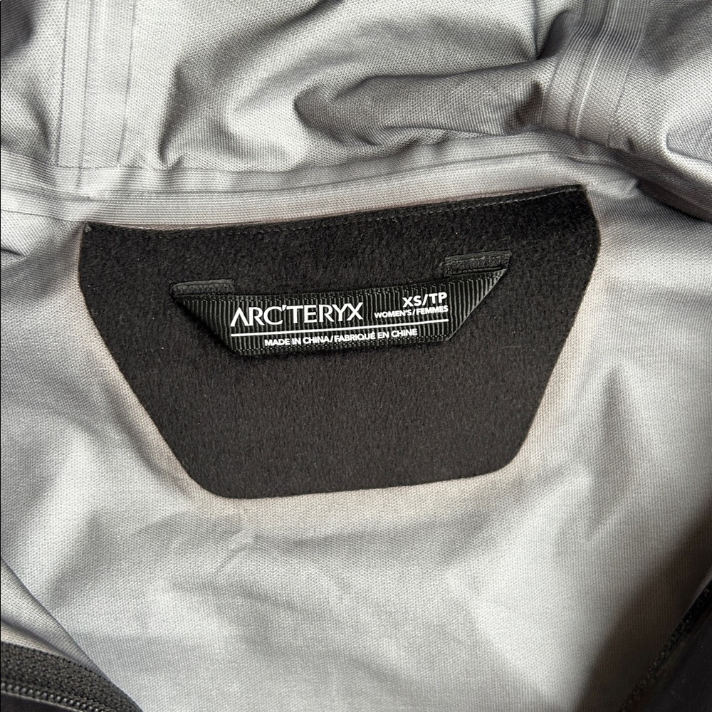 Arc'teryx Venda Anorak Black Hooded Rain Jacket WindBreaker size XS - Picture 7 of 7
